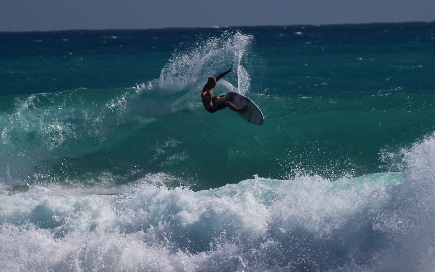 Surf trip in Guadeloupe at Sunset Surf Camp : accomodation, host, surfing, kitesurfing, SUP